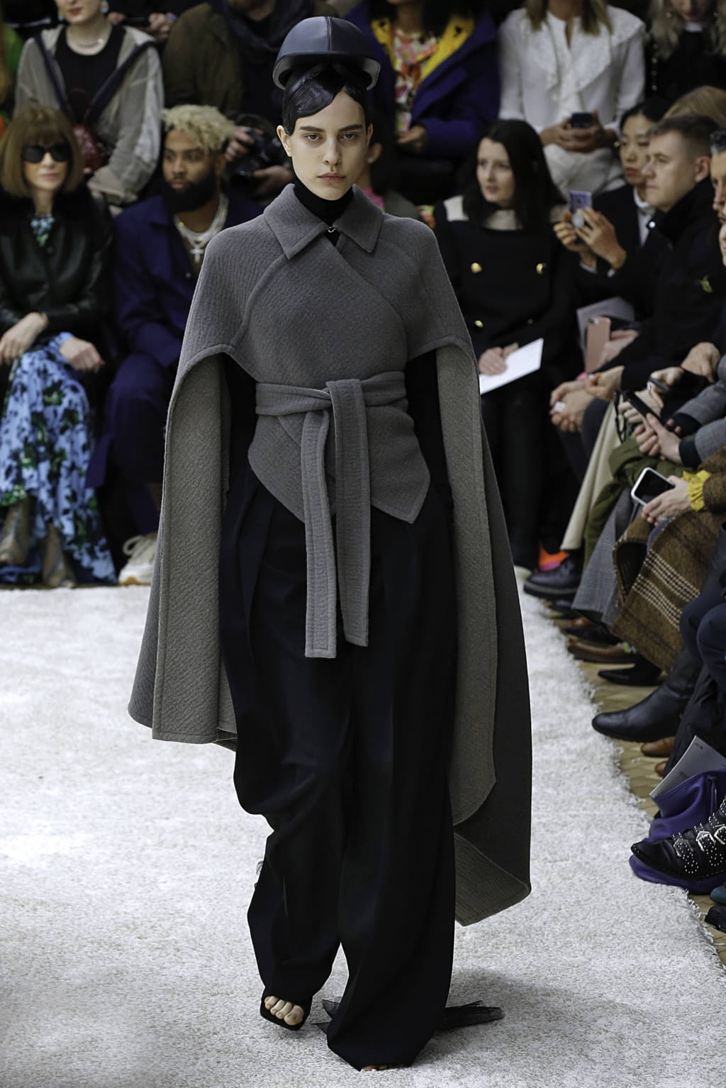 Fashion Week London Fall/Winter 2019 look 2 from the JW Anderson collection womenswear