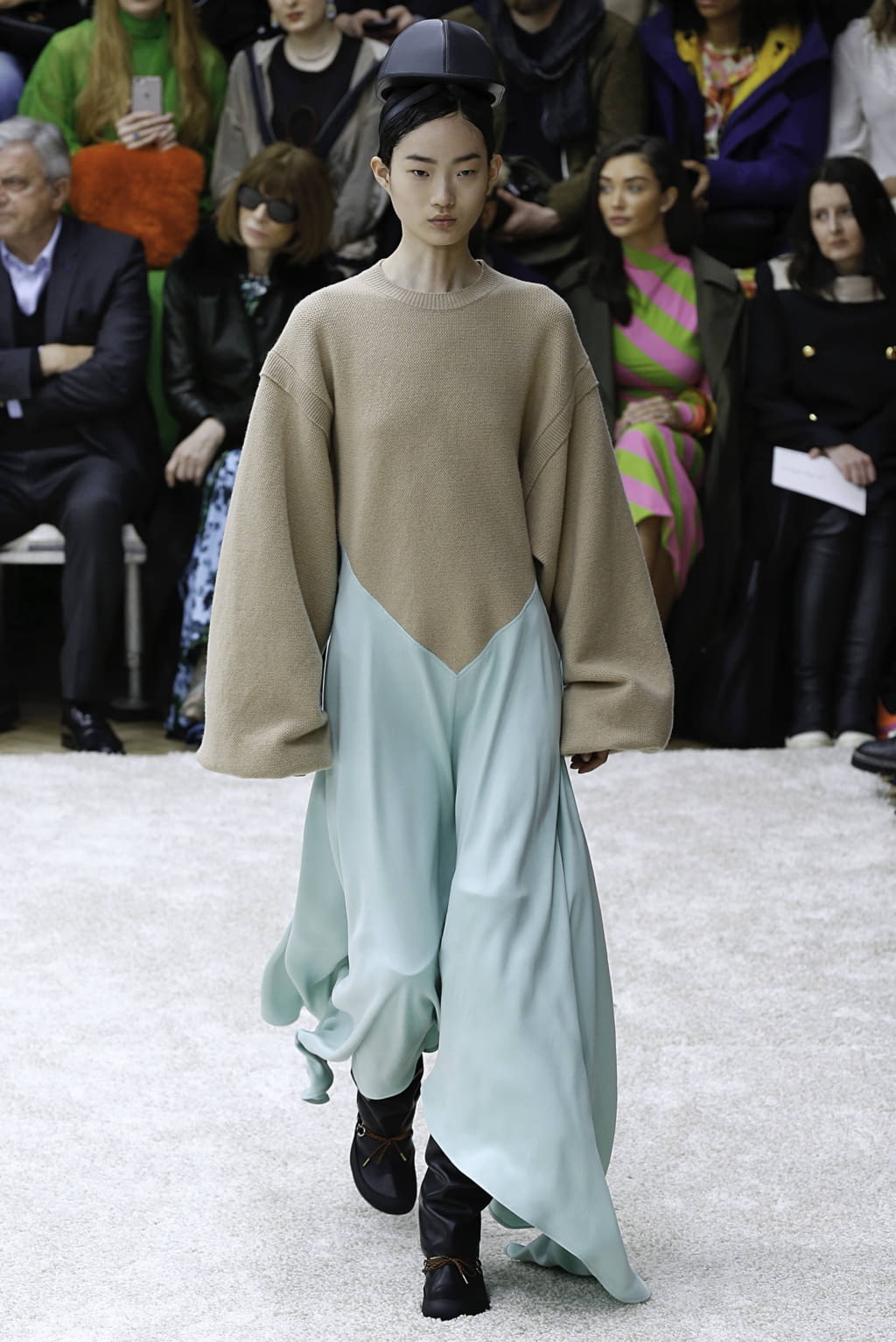 Fashion Week London Fall/Winter 2019 look 38 from the JW Anderson collection 女装