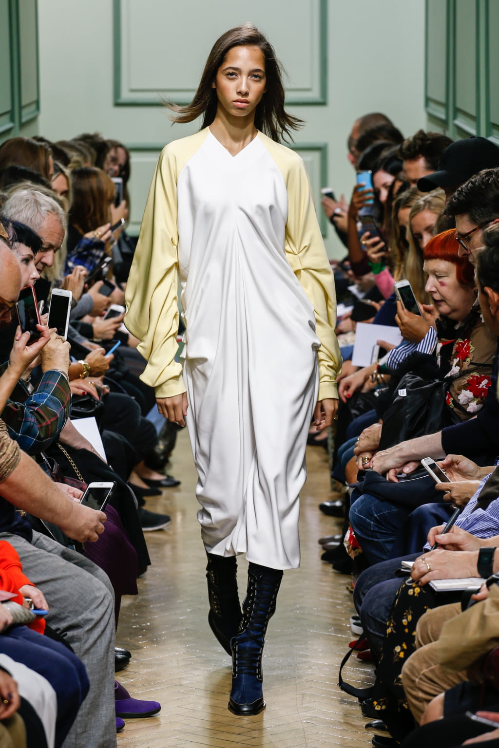 Fashion Week London Spring/Summer 2017 look 2 de la collection JW Anderson womenswear