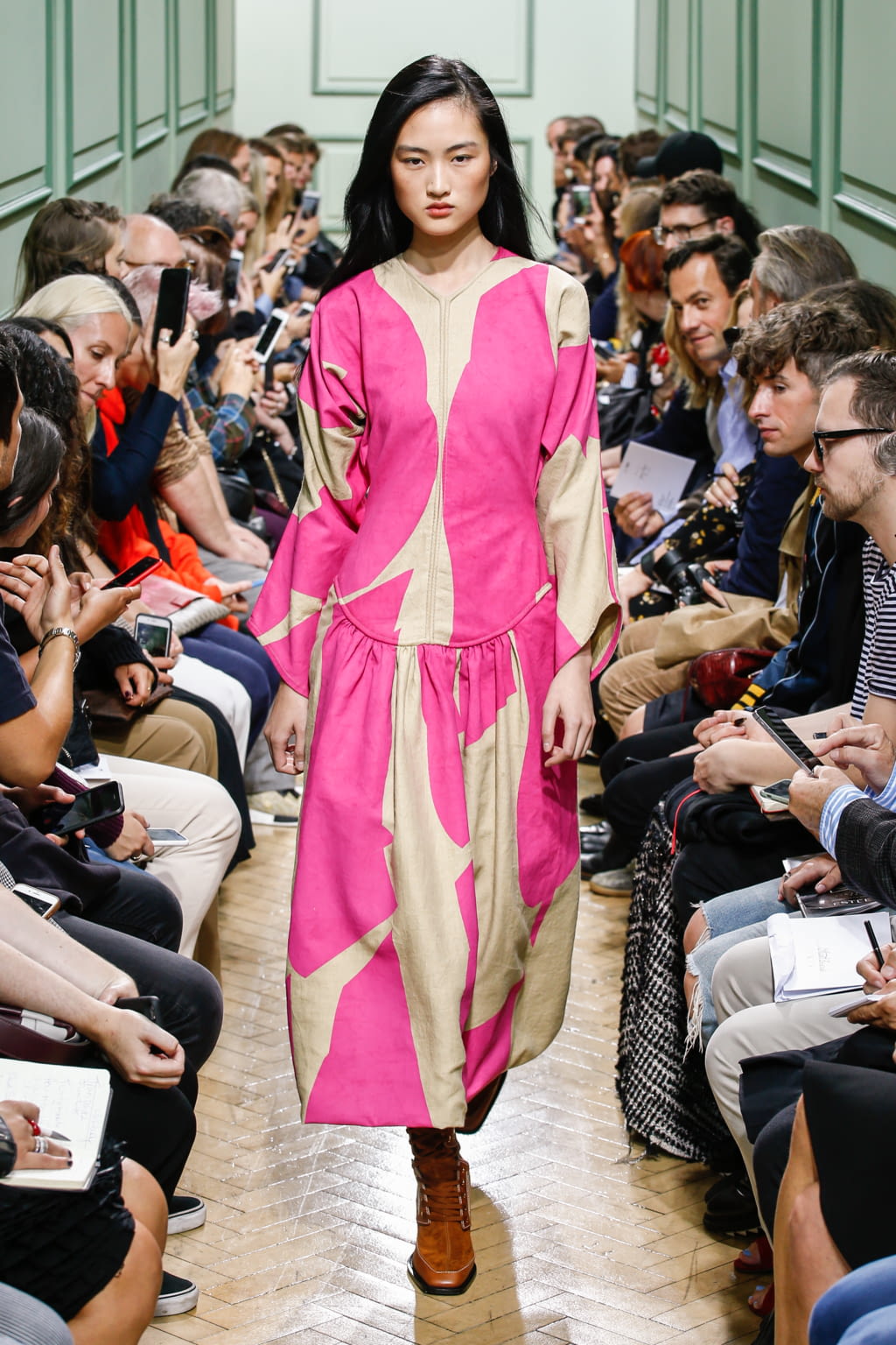 Fashion Week London Spring/Summer 2017 look 12 de la collection JW Anderson womenswear