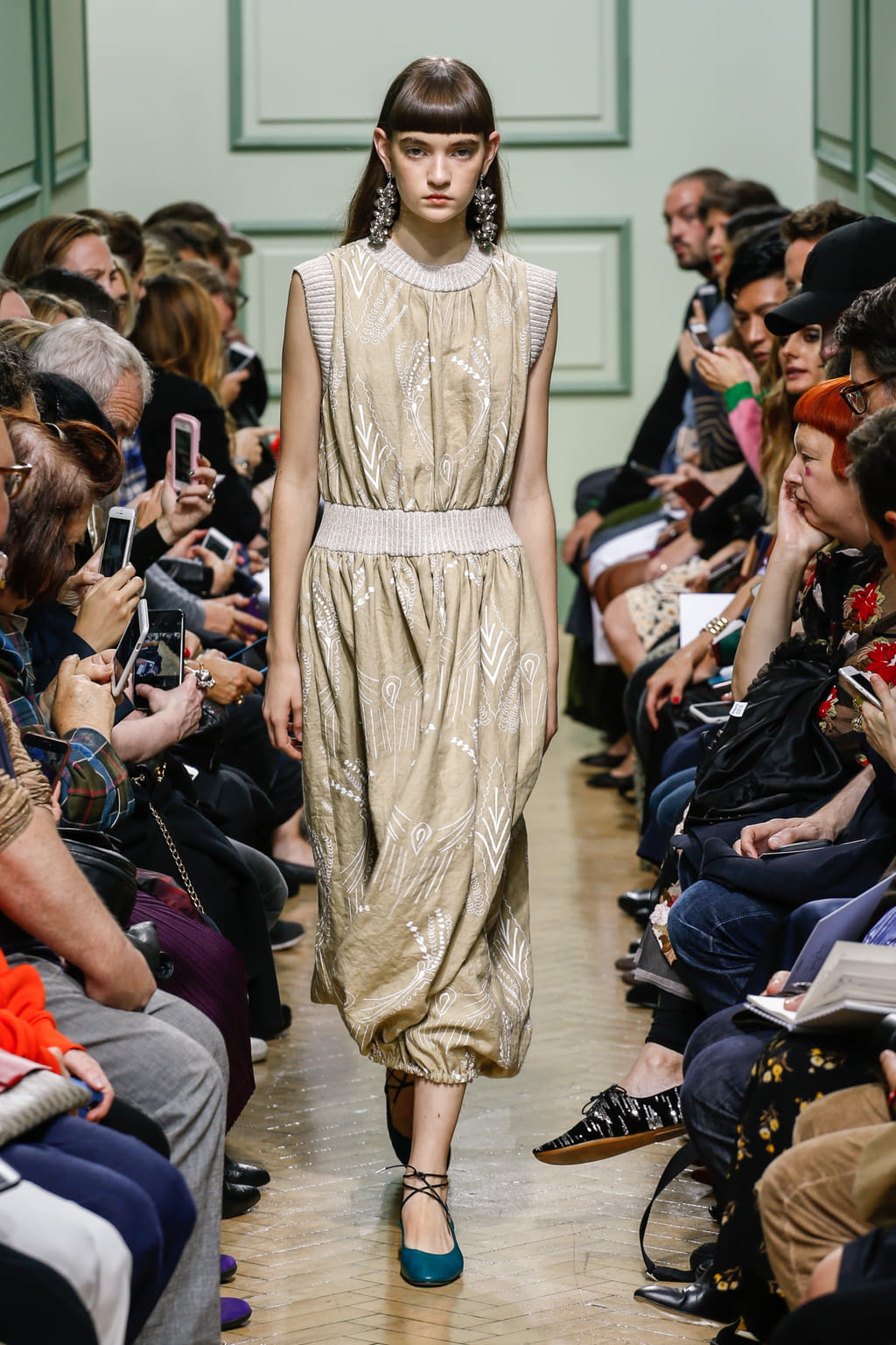 Fashion Week London Spring/Summer 2017 look 31 from the JW Anderson collection womenswear