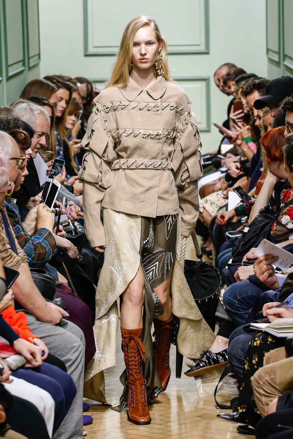 Fashion Week London Spring/Summer 2017 look 38 from the JW Anderson collection womenswear