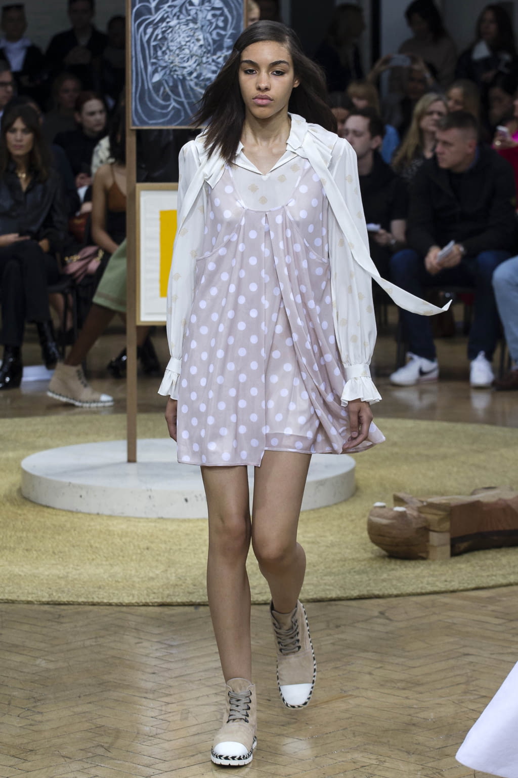 Fashion Week London Spring/Summer 2018 look 25 from the JW Anderson collection womenswear