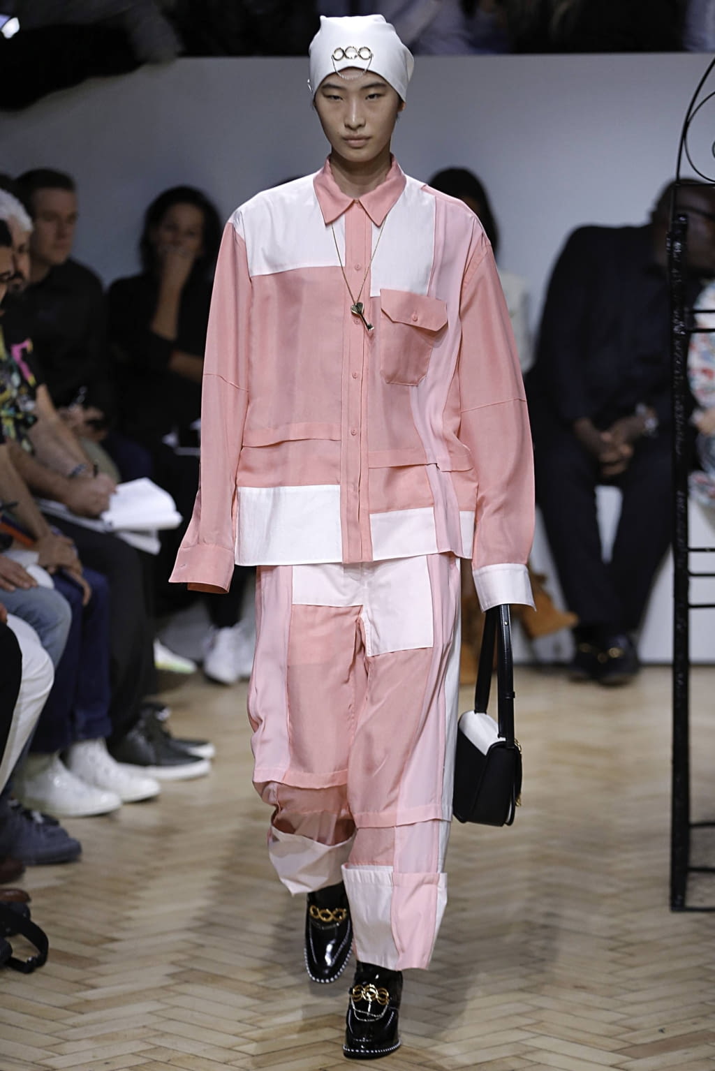 Fashion Week London Spring/Summer 2019 look 5 from the JW Anderson collection 女装
