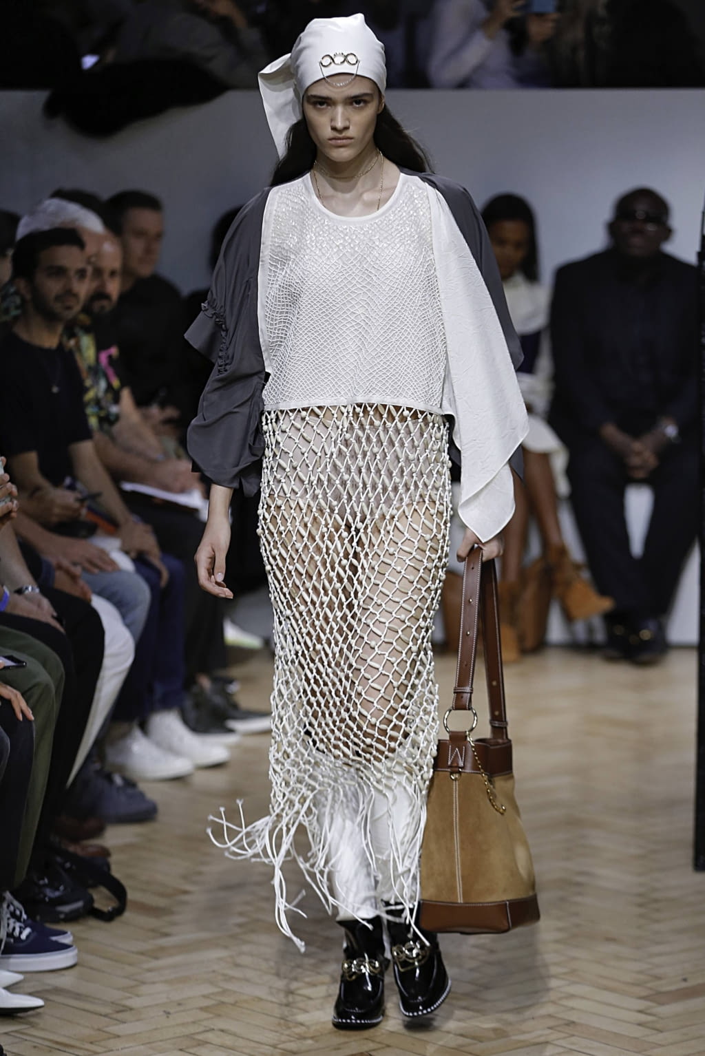 Fashion Week London Spring/Summer 2019 look 6 from the JW Anderson collection 女装