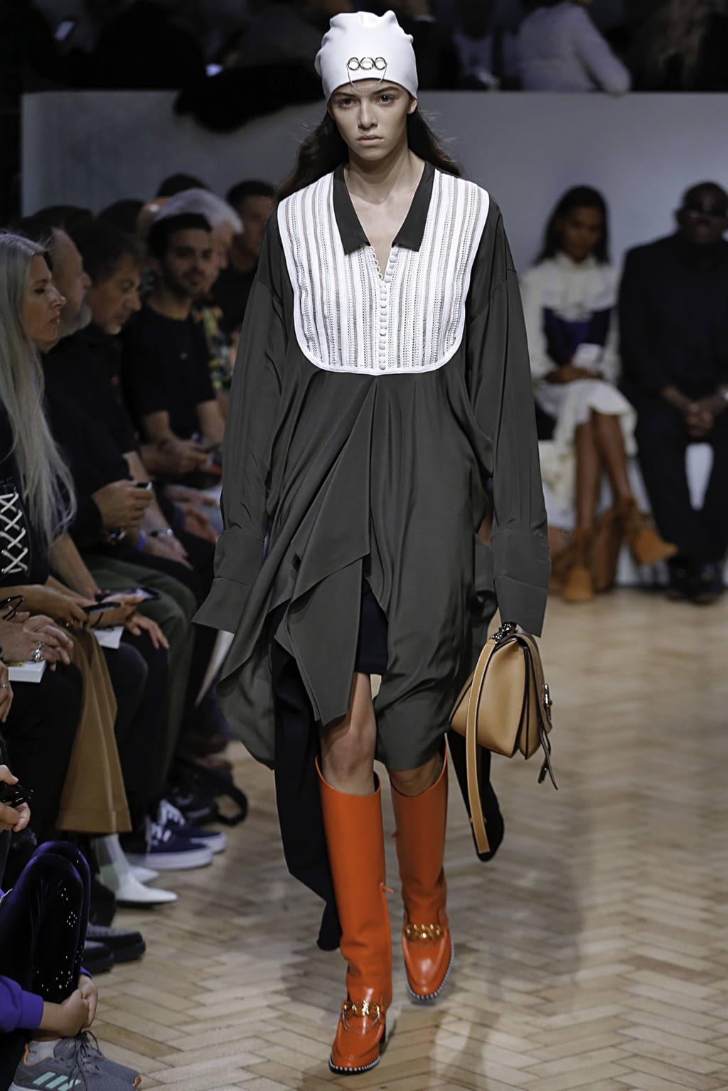 Fashion Week London Spring/Summer 2019 look 9 from the JW Anderson collection 女装