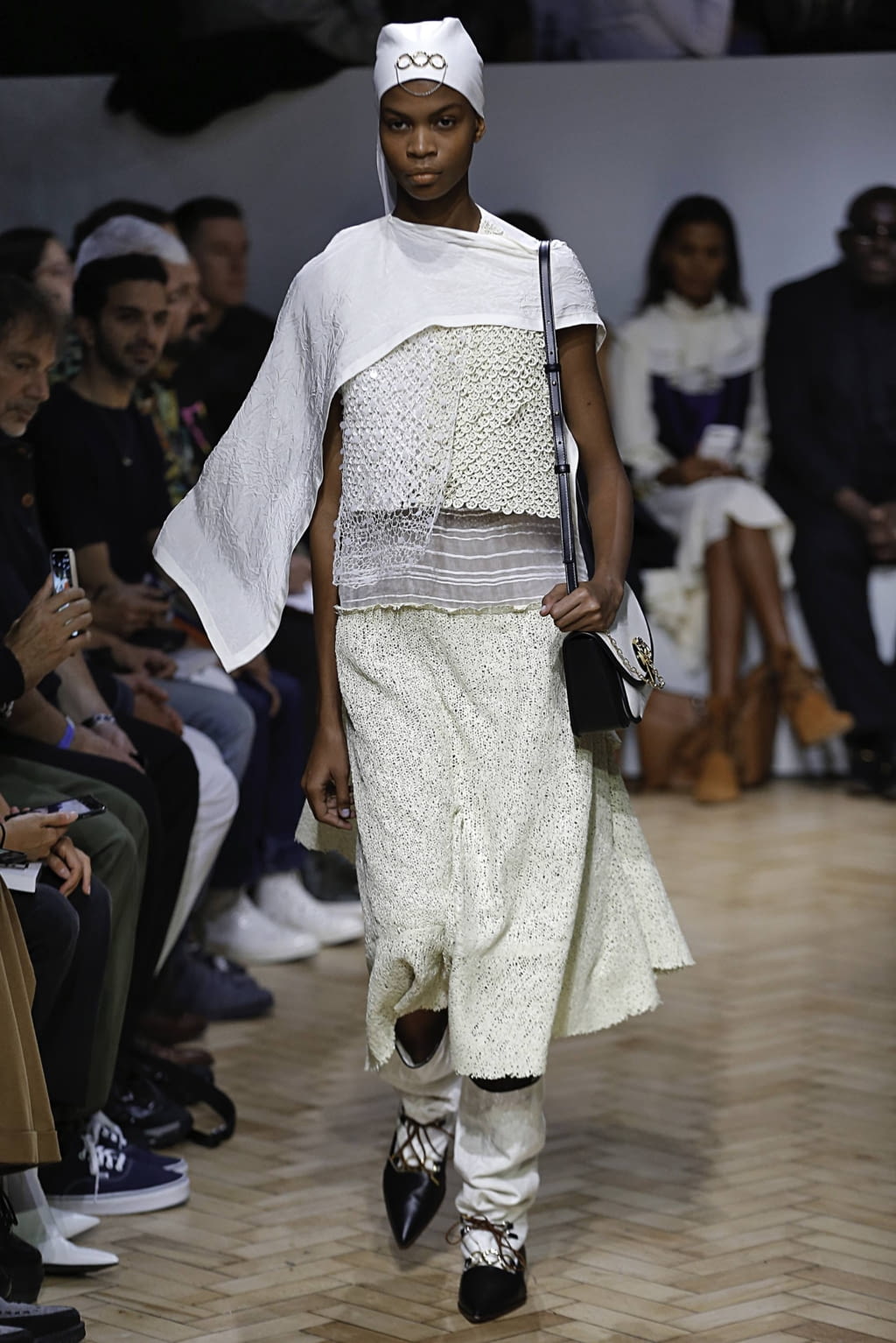 Fashion Week London Spring/Summer 2019 look 11 from the JW Anderson collection 女装
