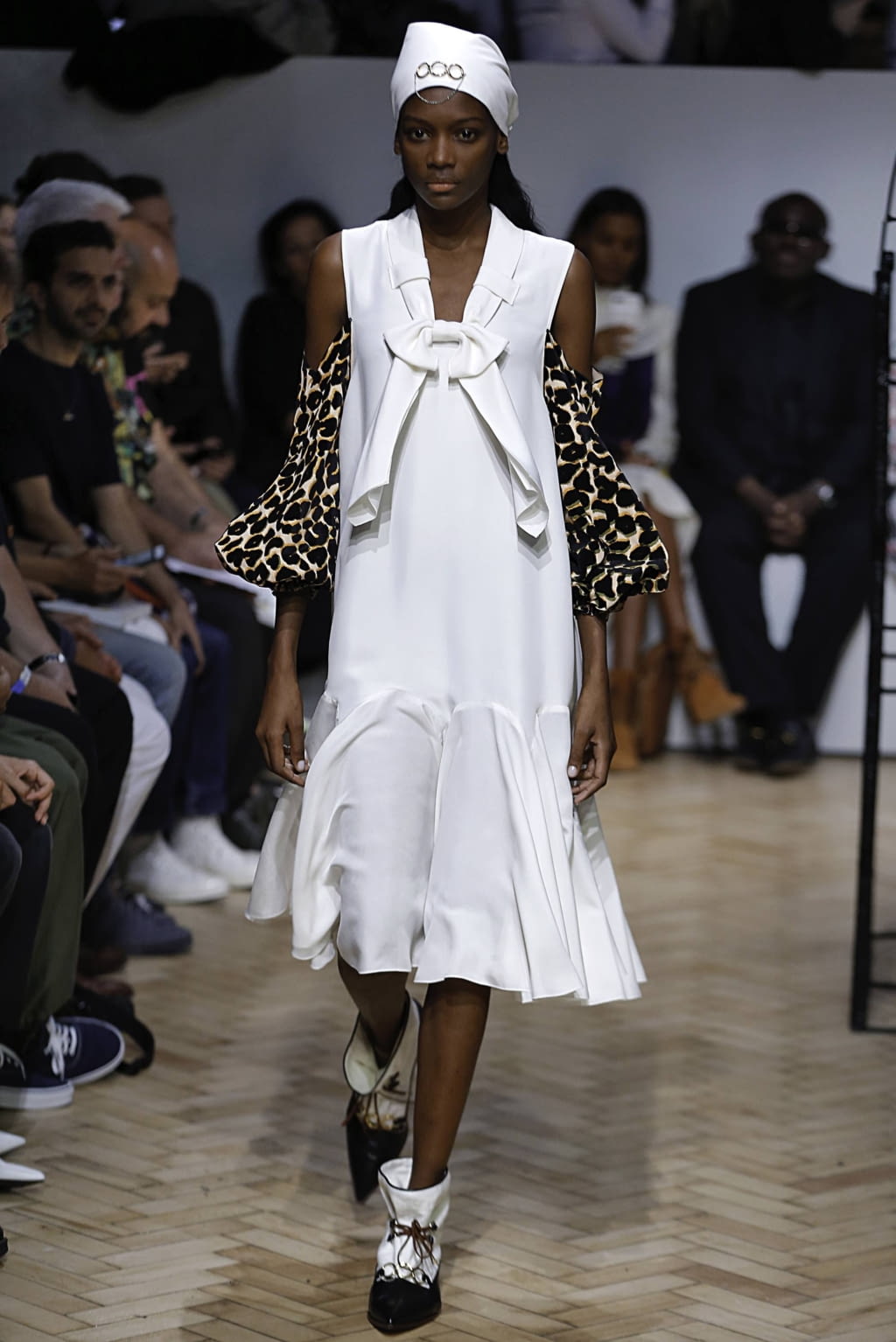 Fashion Week London Spring/Summer 2019 look 26 from the JW Anderson collection womenswear