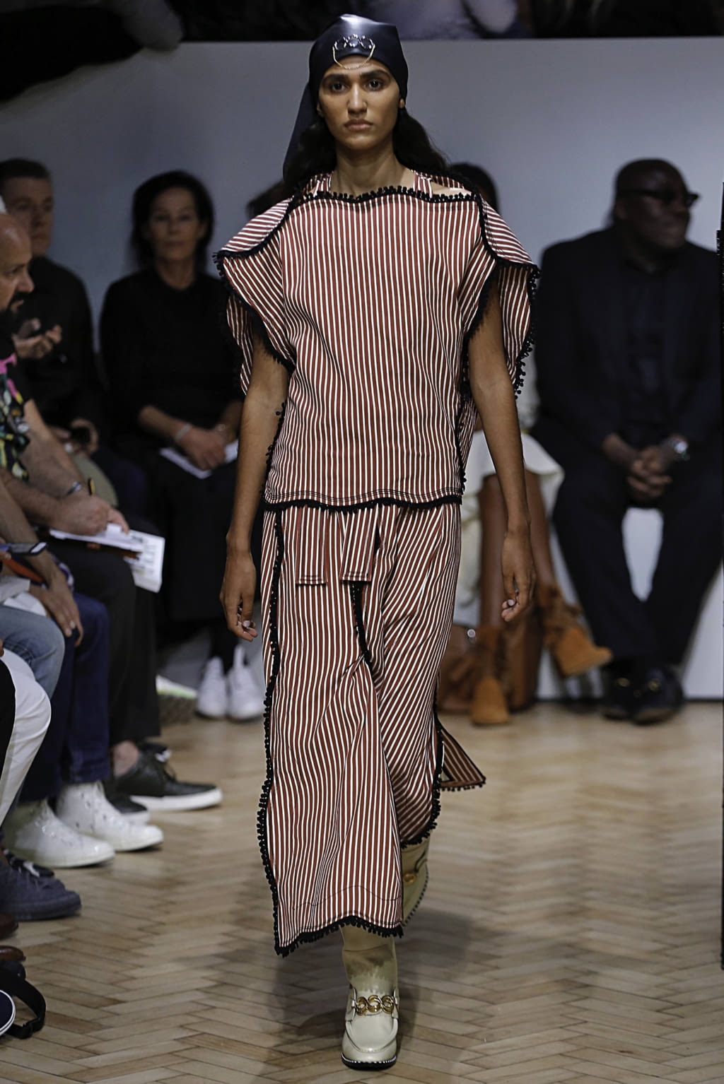 Fashion Week London Spring/Summer 2019 look 30 from the JW Anderson collection womenswear