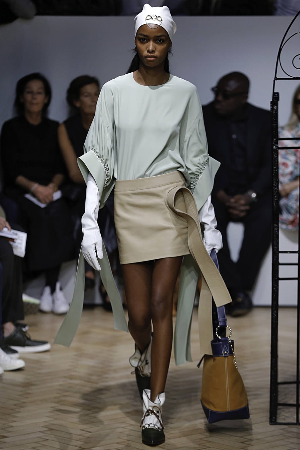 Fashion Week London Spring/Summer 2019 look 31 from the JW Anderson collection 女装