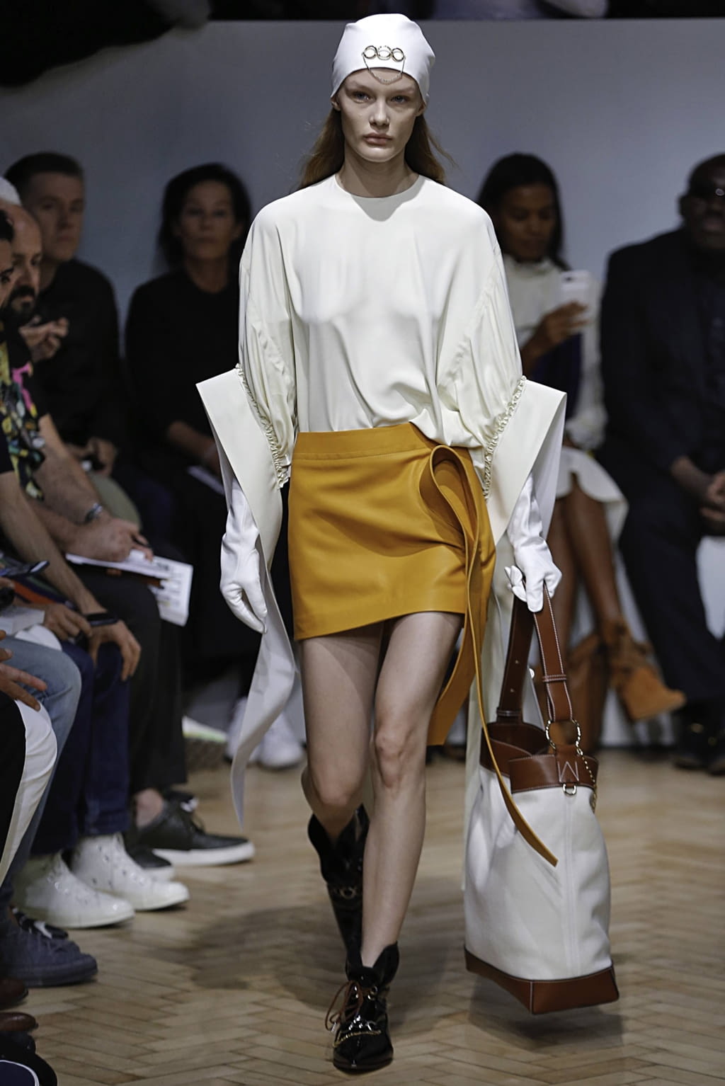 Fashion Week London Spring/Summer 2019 look 33 from the JW Anderson collection womenswear