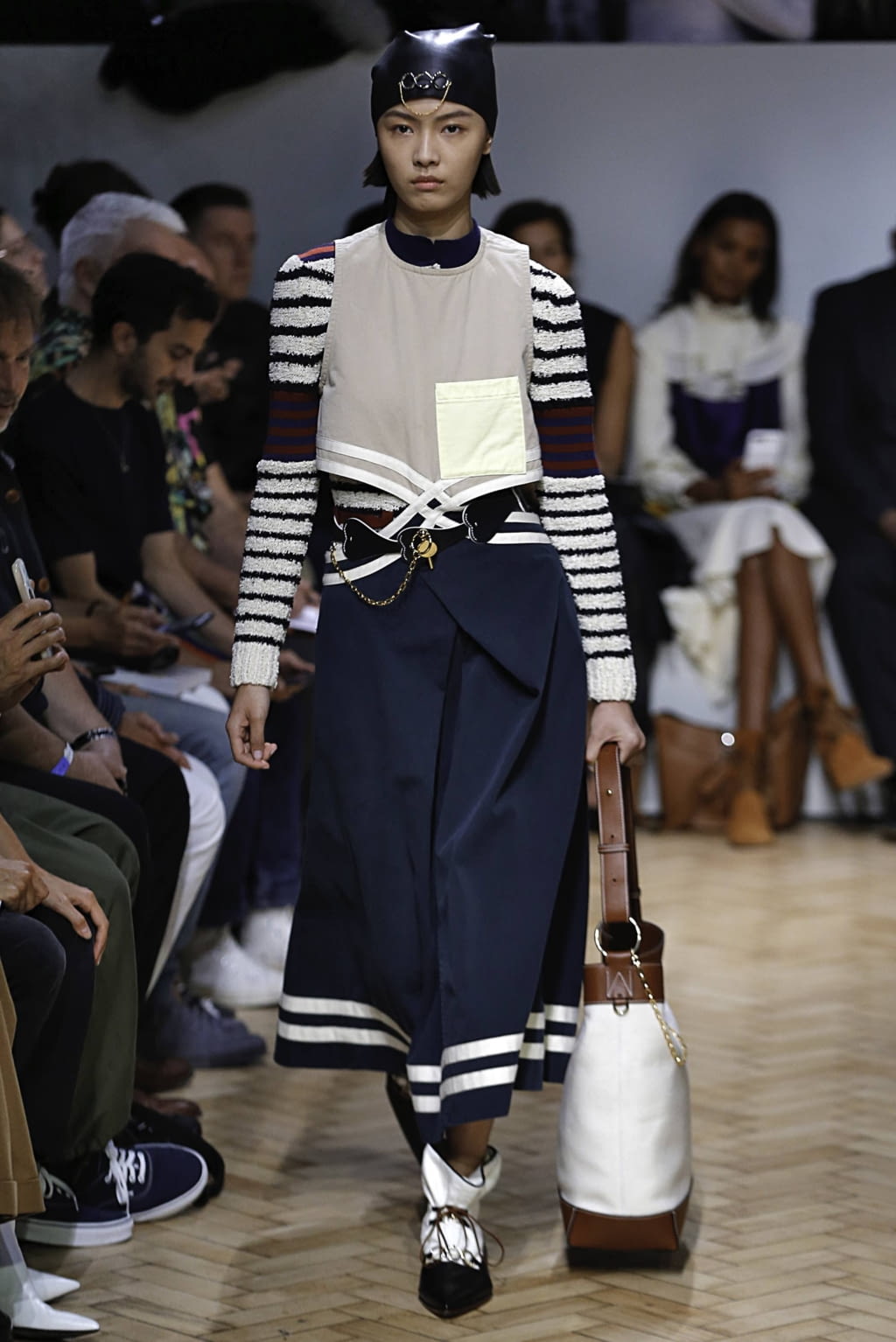Fashion Week London Spring/Summer 2019 look 34 from the JW Anderson collection womenswear
