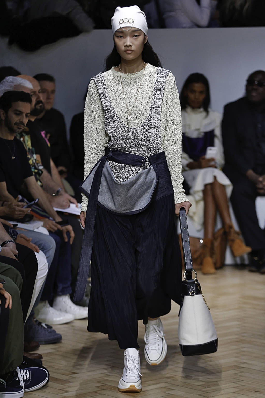 Fashion Week London Spring/Summer 2019 look 38 from the JW Anderson collection 女装