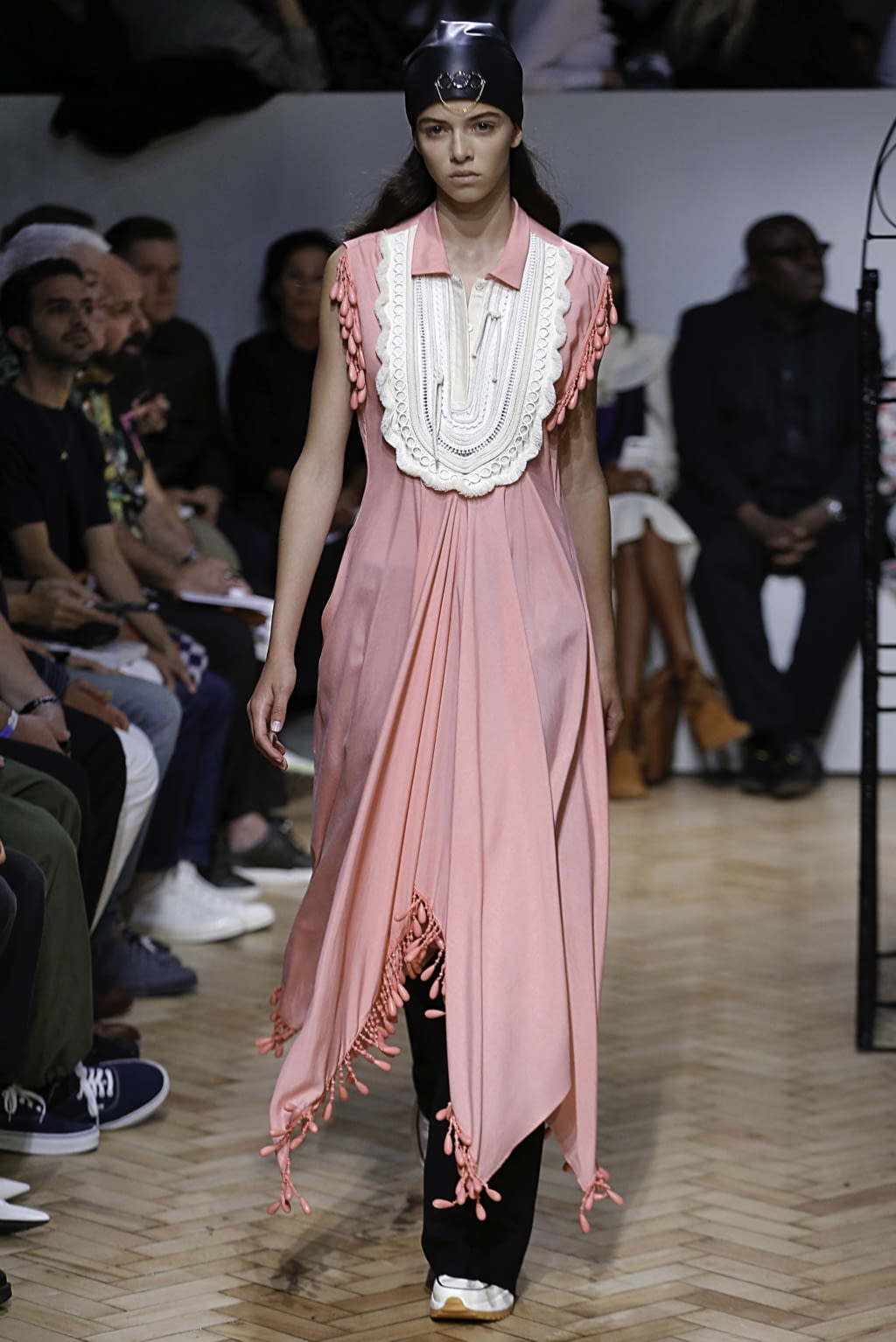 Fashion Week London Spring/Summer 2019 look 46 from the JW Anderson collection 女装
