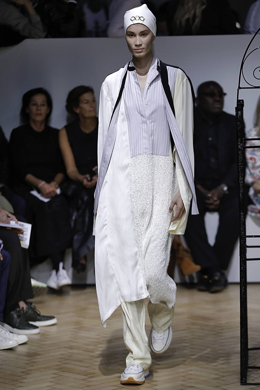 Fashion Week London Spring/Summer 2019 look 51 from the JW Anderson collection 女装