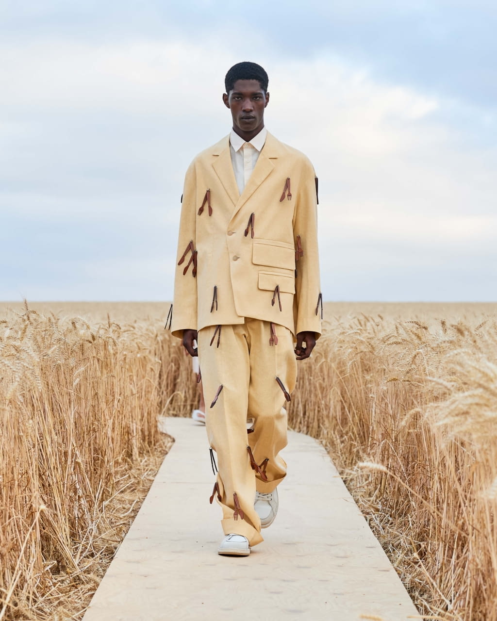 Fashion Week Paris Spring/Summer 2021 look 4 from the Jacquemus collection menswear