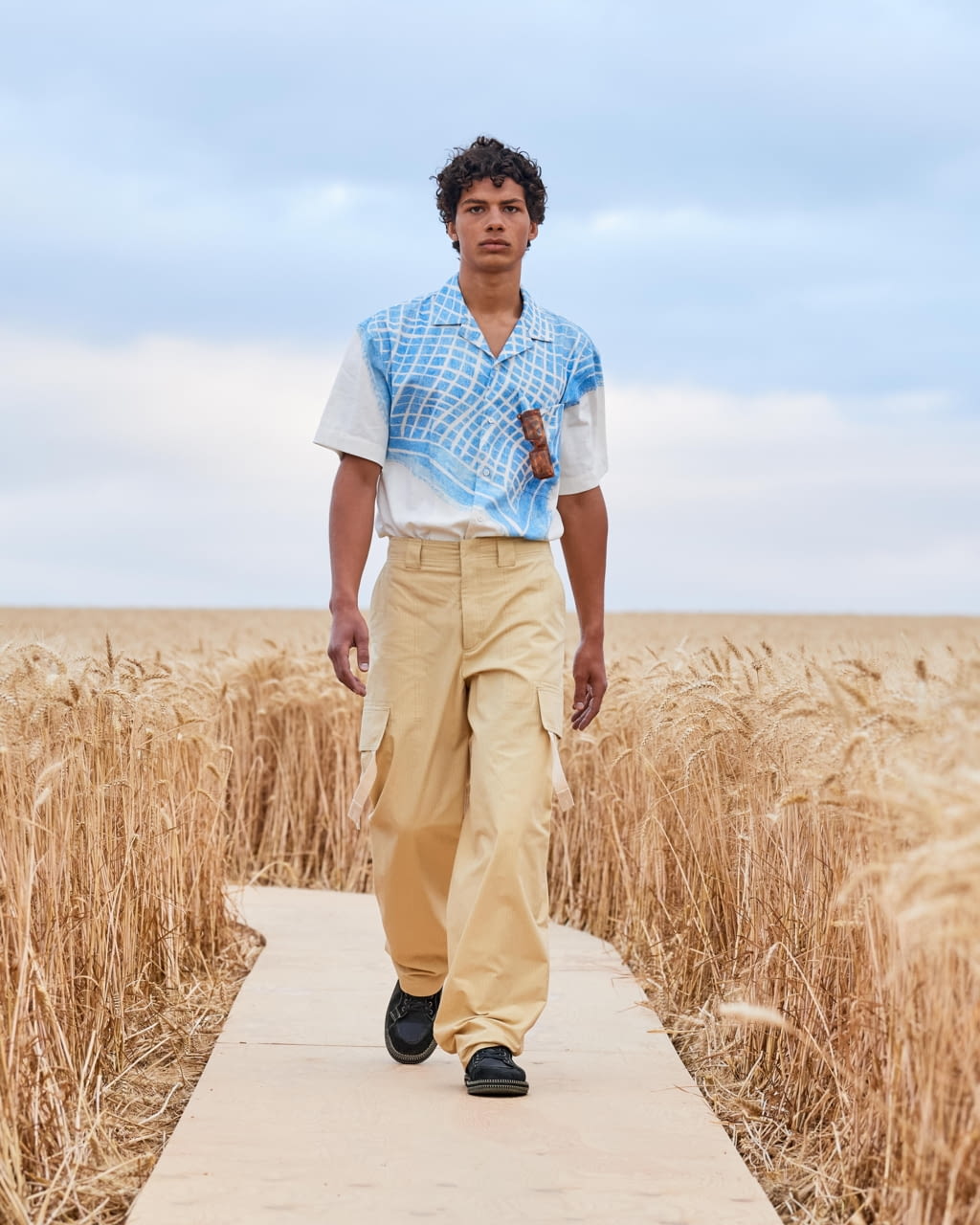 Fashion Week Paris Spring/Summer 2021 look 36 from the Jacquemus collection menswear