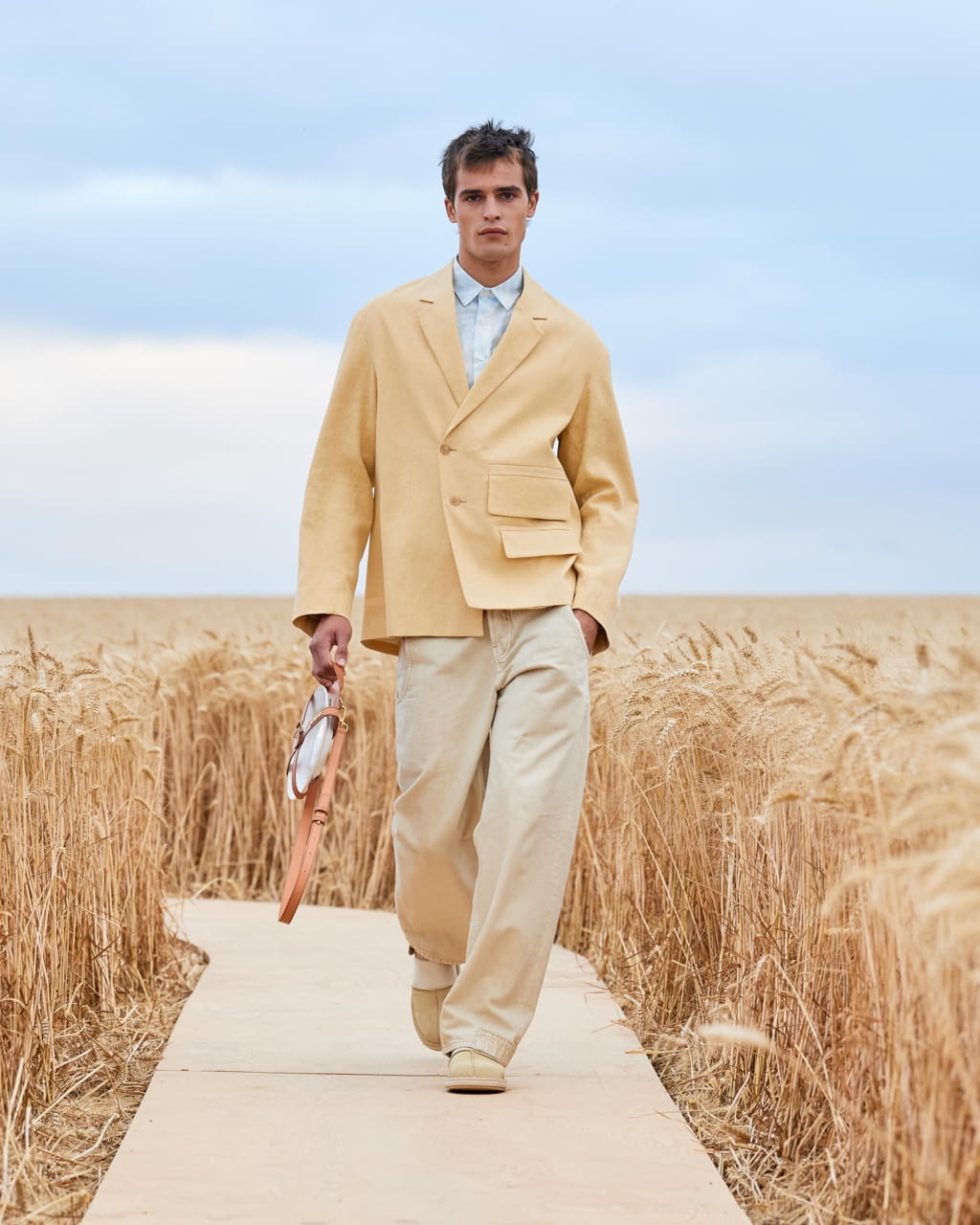 Fashion Week Paris Spring/Summer 2021 look 52 from the Jacquemus collection menswear