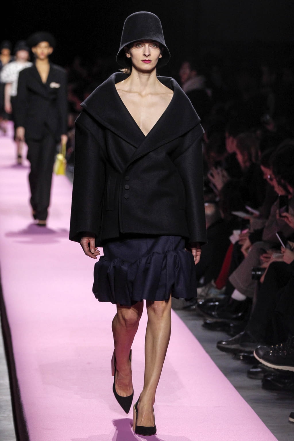 Fashion Week Paris Fall/Winter 2017 look 11 de la collection Jacquemus womenswear