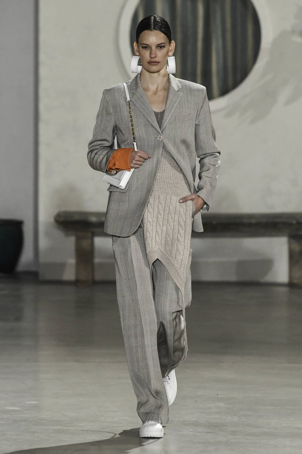 Fashion Week Paris Fall/Winter 2019 look 2 from the Jacquemus collection womenswear