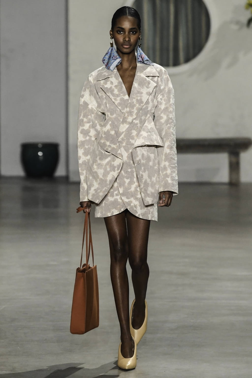 Fashion Week Paris Fall/Winter 2019 look 4 from the Jacquemus collection womenswear