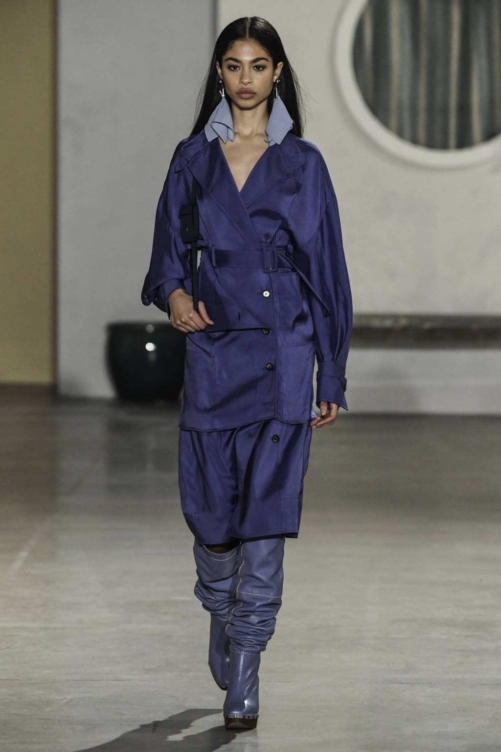 Fashion Week Paris Fall/Winter 2019 look 6 from the Jacquemus collection 女装