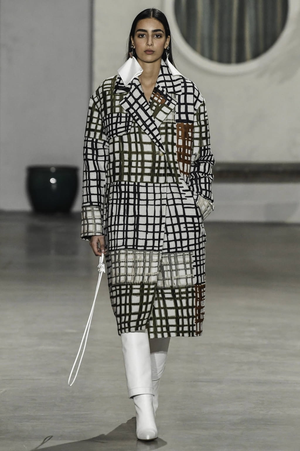 Fashion Week Paris Fall/Winter 2019 look 7 from the Jacquemus collection womenswear