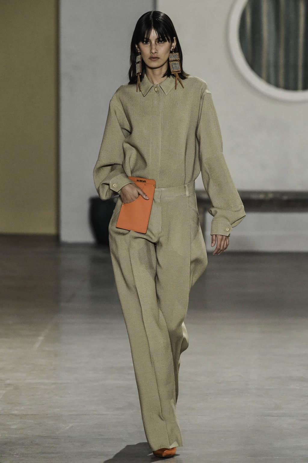 Fashion Week Paris Fall/Winter 2019 look 13 from the Jacquemus collection 女装
