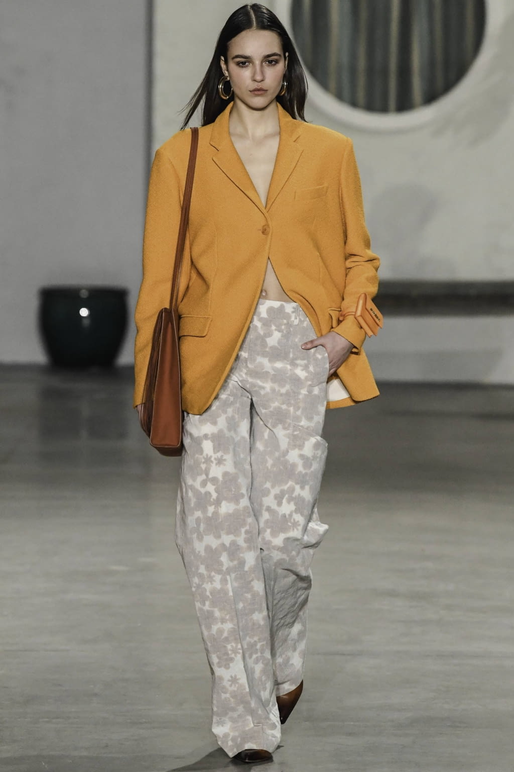Fashion Week Paris Fall/Winter 2019 look 18 from the Jacquemus collection womenswear
