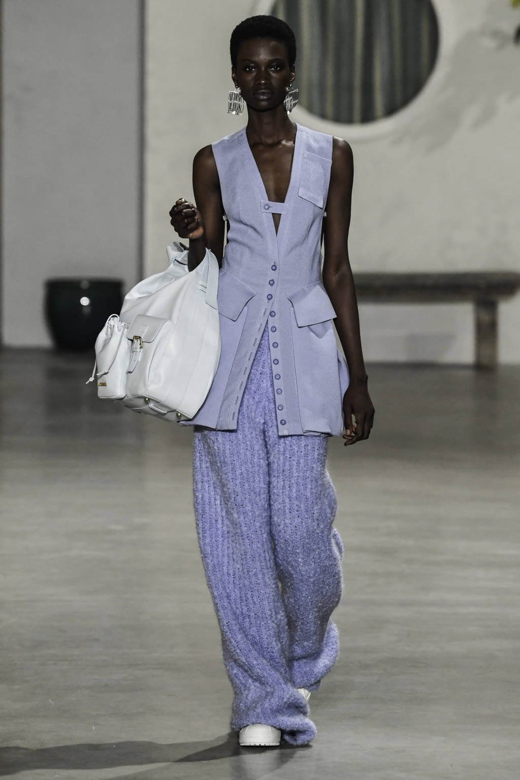 Fashion Week Paris Fall/Winter 2019 look 19 from the Jacquemus collection womenswear