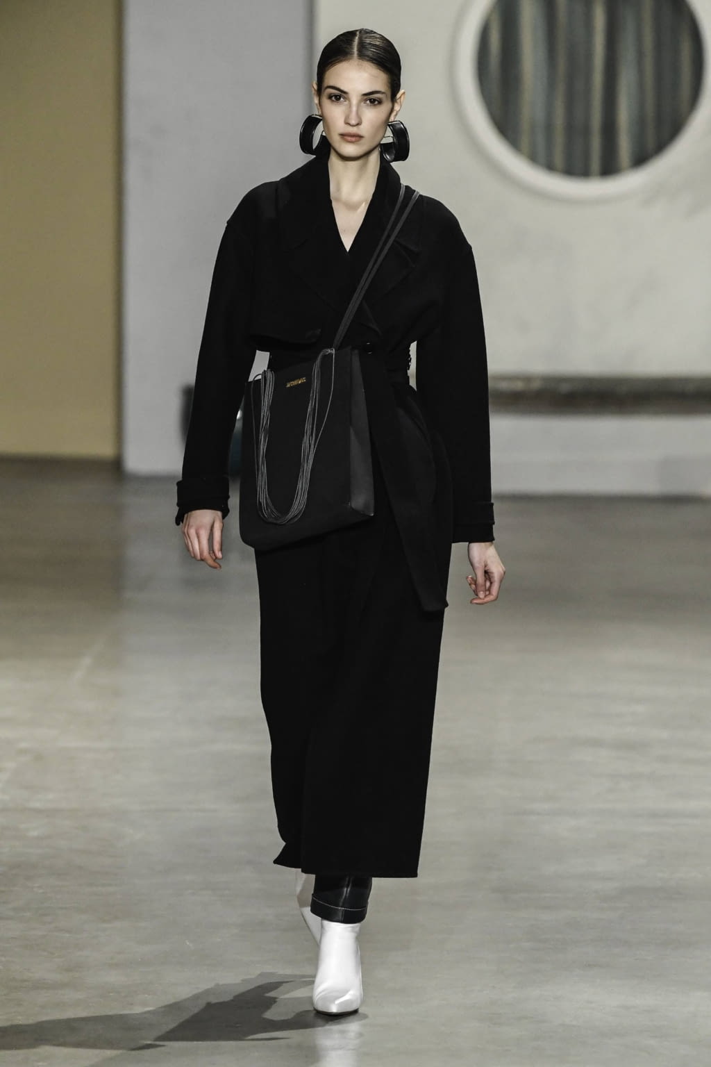 Fashion Week Paris Fall/Winter 2019 look 20 from the Jacquemus collection 女装