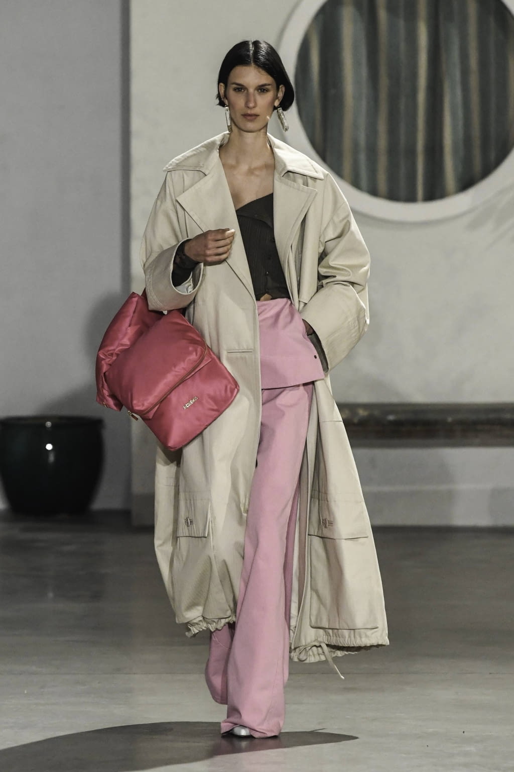 Fashion Week Paris Fall/Winter 2019 look 23 from the Jacquemus collection womenswear