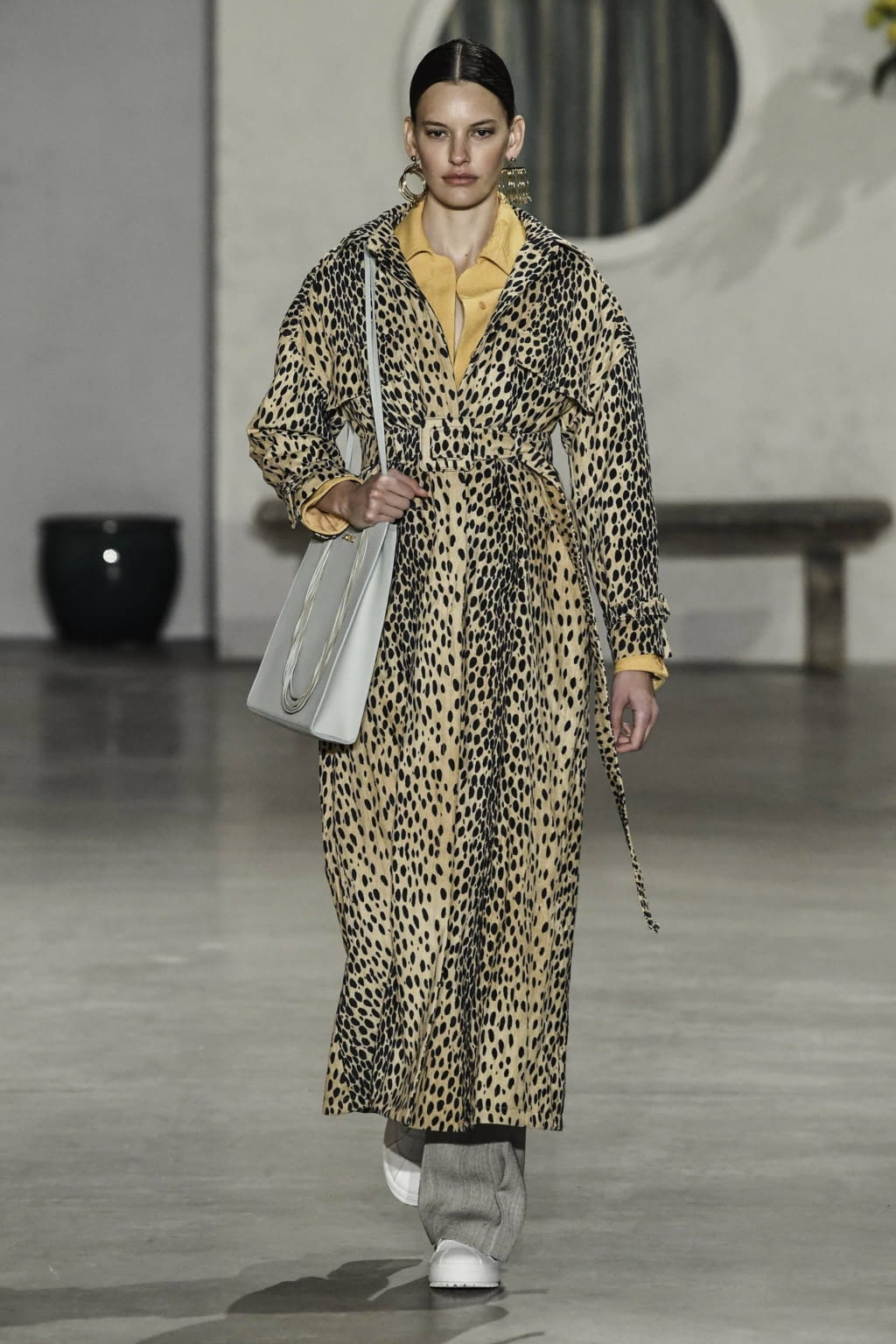 Fashion Week Paris Fall/Winter 2019 look 30 from the Jacquemus collection womenswear