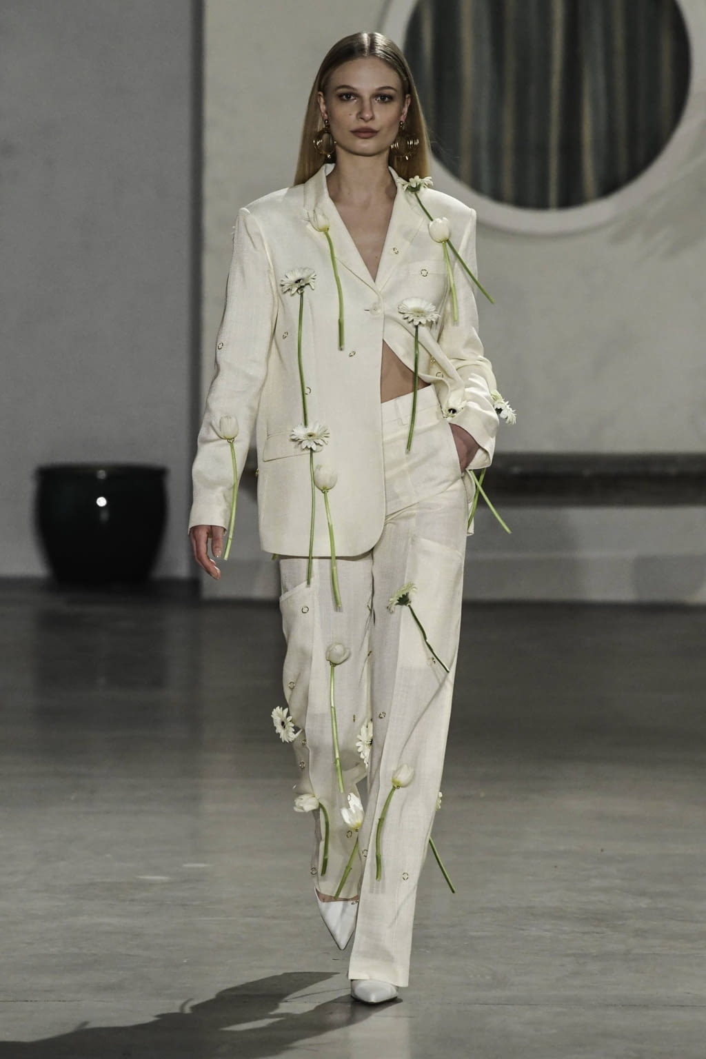 Fashion Week Paris Fall/Winter 2019 look 38 from the Jacquemus collection womenswear