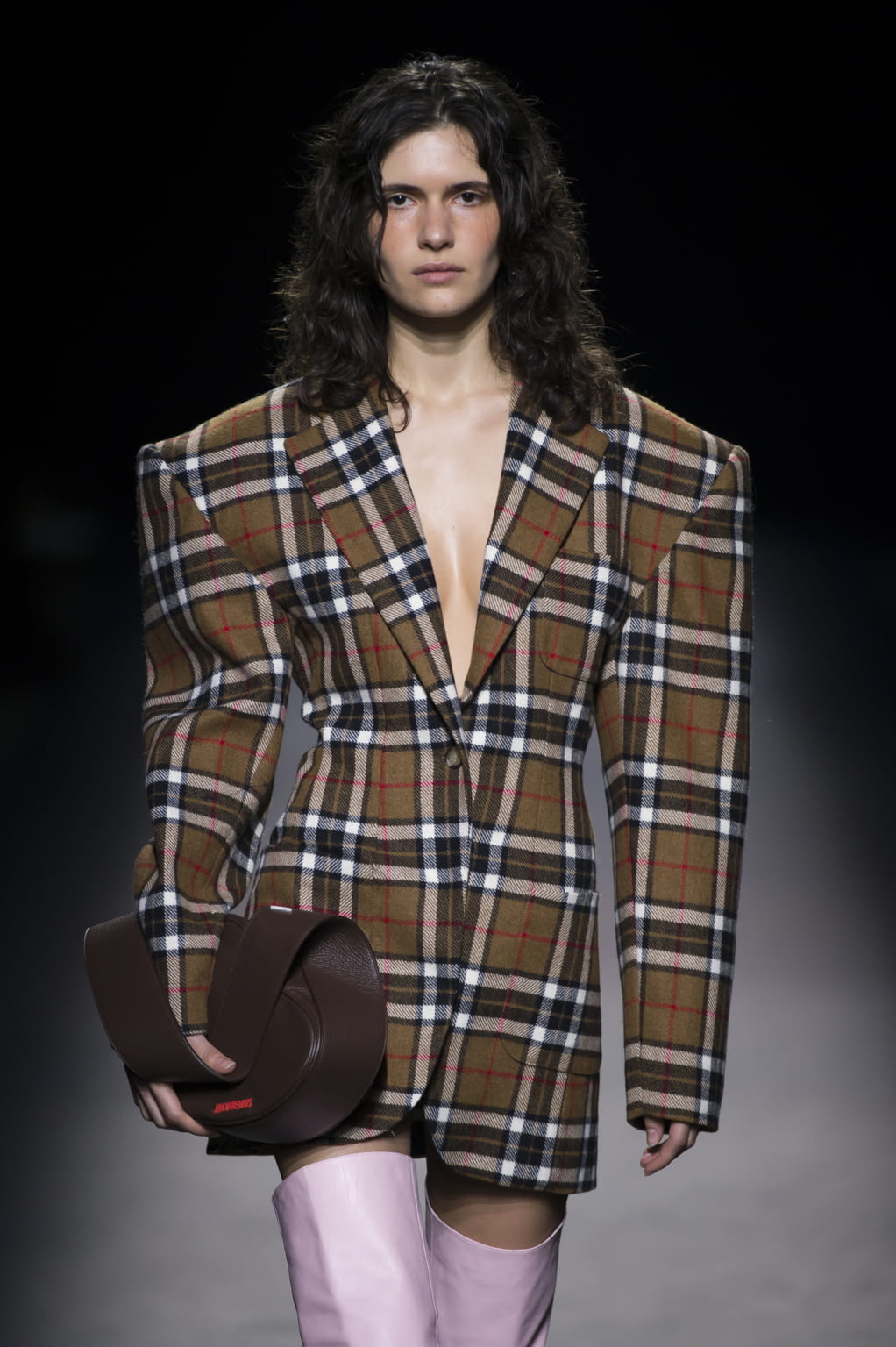 Fashion Week Paris Fall/Winter 2016 look 14 from the Jacquemus collection womenswear