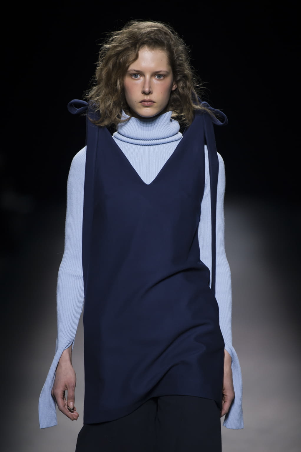 Fashion Week Paris Fall/Winter 2016 look 5 from the Jacquemus collection 女装