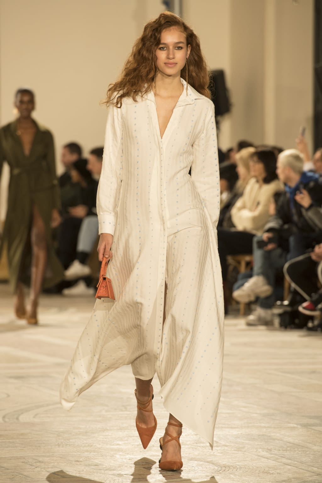 Fashion Week Paris Fall/Winter 2018 look 4 from the Jacquemus collection womenswear