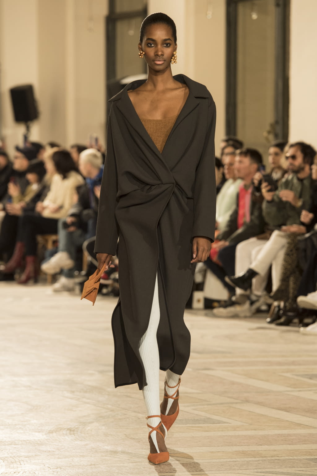 Fashion Week Paris Fall/Winter 2018 look 13 from the Jacquemus collection womenswear