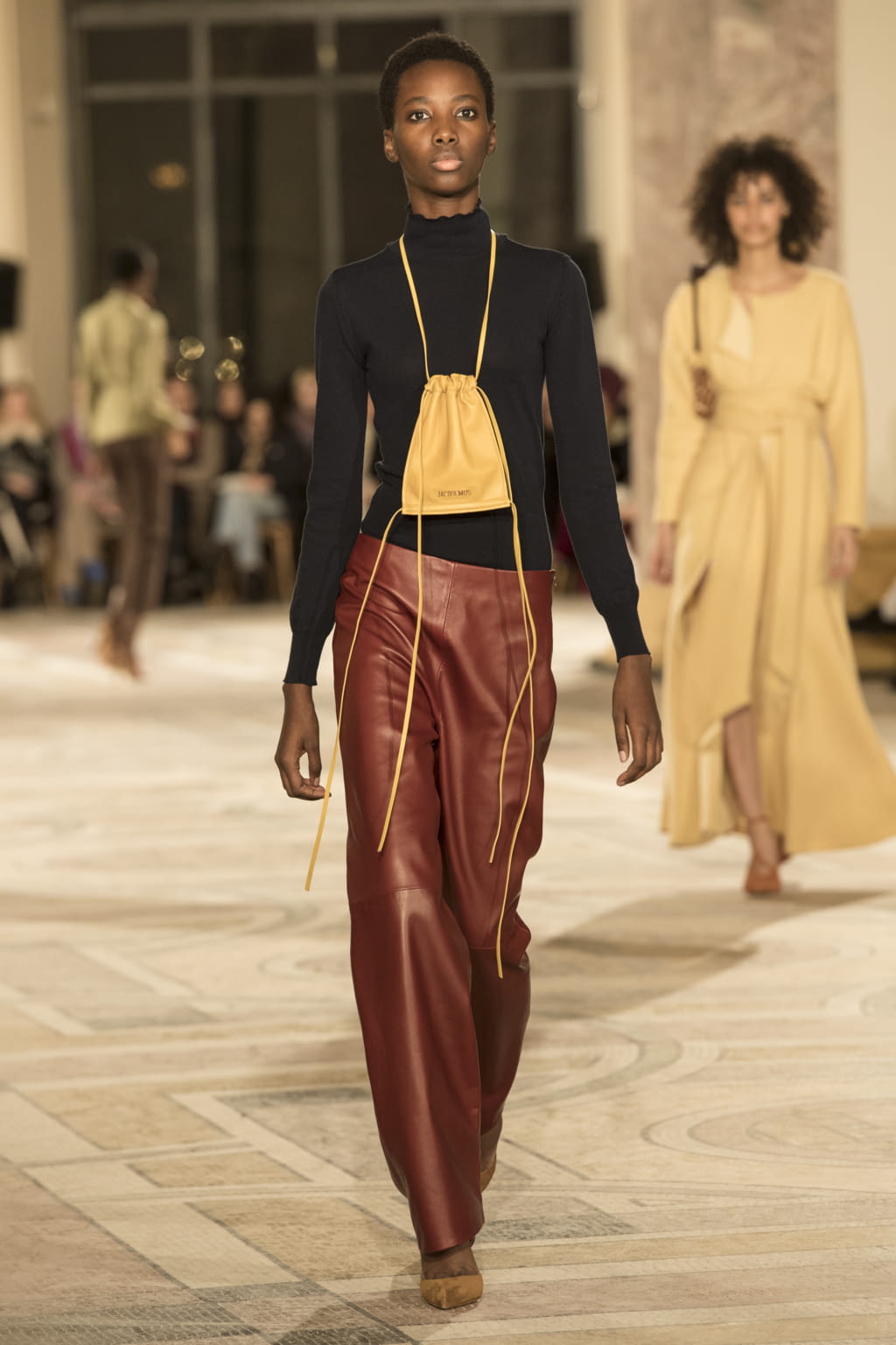 Fashion Week Paris Fall/Winter 2018 look 14 from the Jacquemus collection womenswear