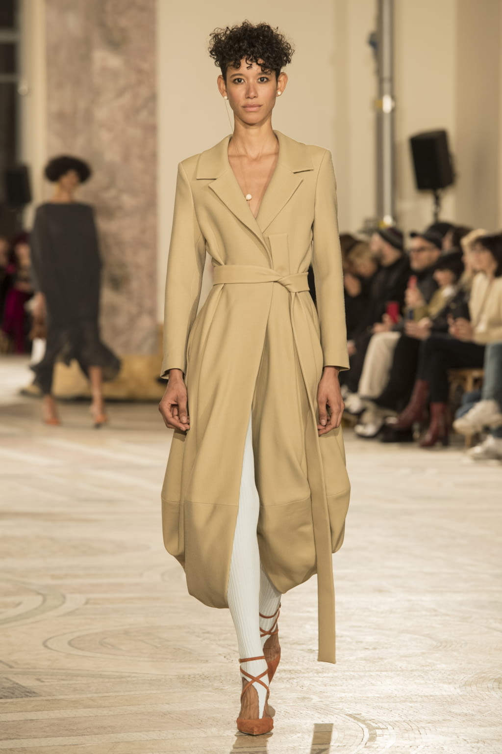 Fashion Week Paris Fall/Winter 2018 look 19 from the Jacquemus collection womenswear