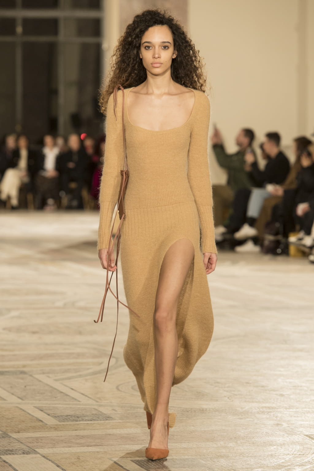 Fashion Week Paris Fall/Winter 2018 look 24 from the Jacquemus collection womenswear