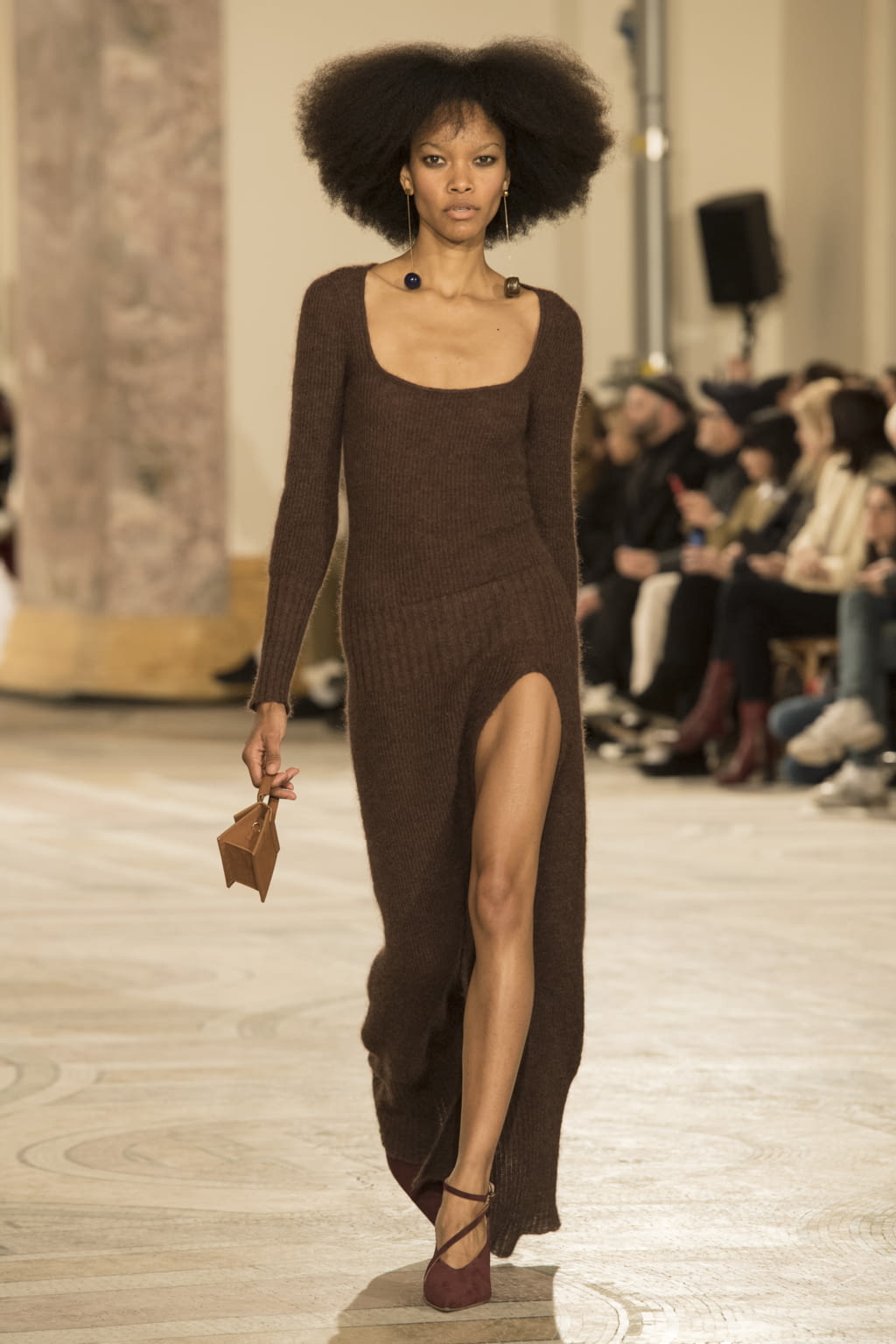 Fashion Week Paris Fall/Winter 2018 look 34 de la collection Jacquemus womenswear