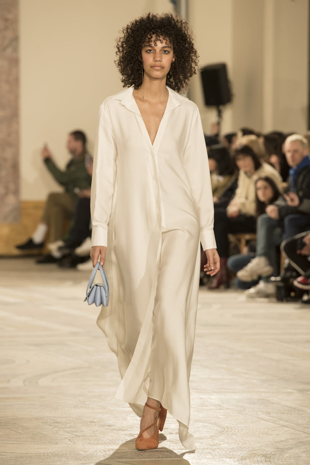 Fashion Week Paris Fall/Winter 2018 look 50 from the Jacquemus collection 女装