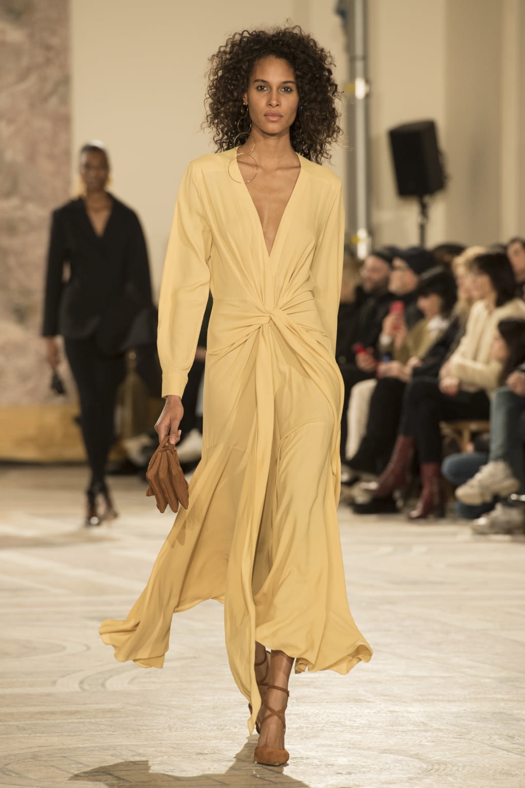 Fashion Week Paris Fall/Winter 2018 look 56 from the Jacquemus collection womenswear