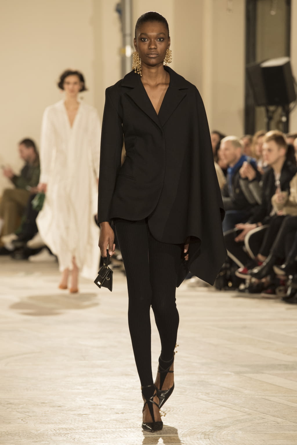 Fashion Week Paris Fall/Winter 2018 look 57 from the Jacquemus collection womenswear