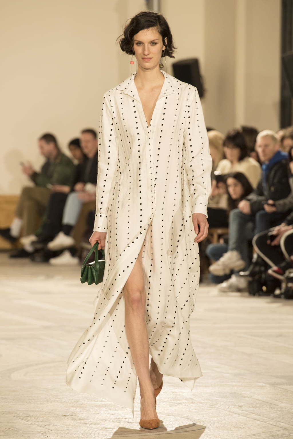 Fashion Week Paris Fall/Winter 2018 look 58 from the Jacquemus collection womenswear
