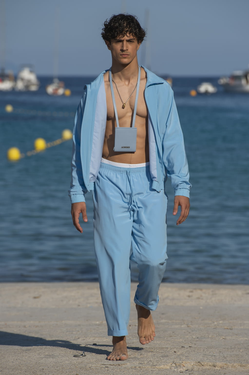 Fashion Week Paris Spring/Summer 2019 look 1 from the Jacquemus collection menswear