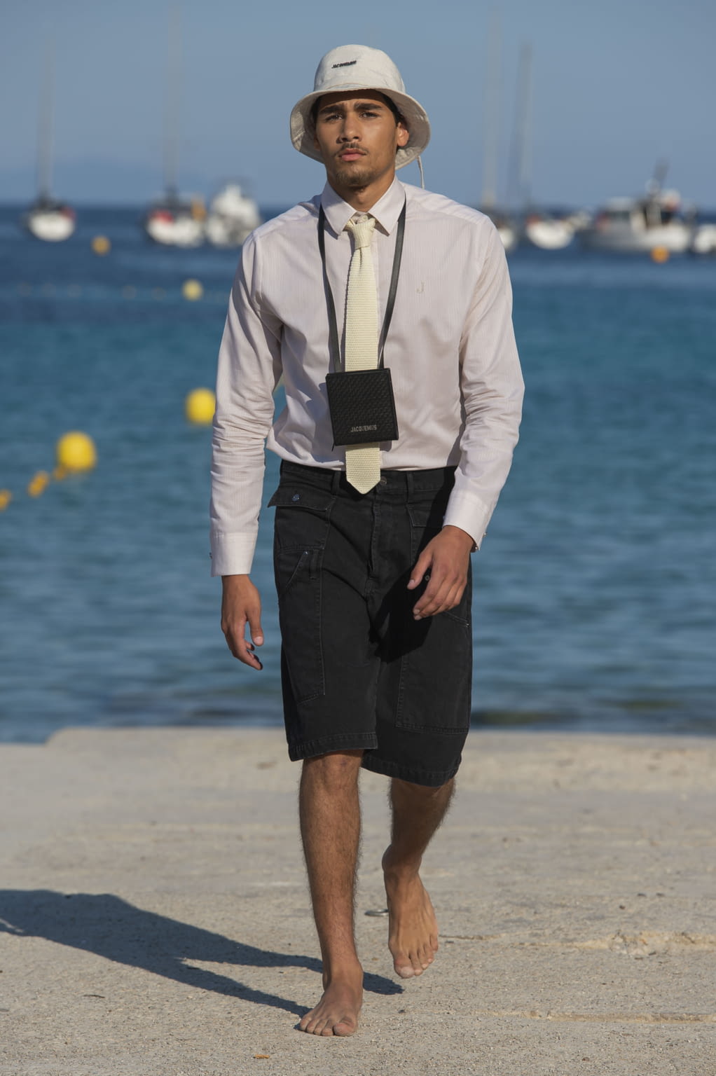 Fashion Week Paris Spring/Summer 2019 look 5 de la collection Jacquemus menswear