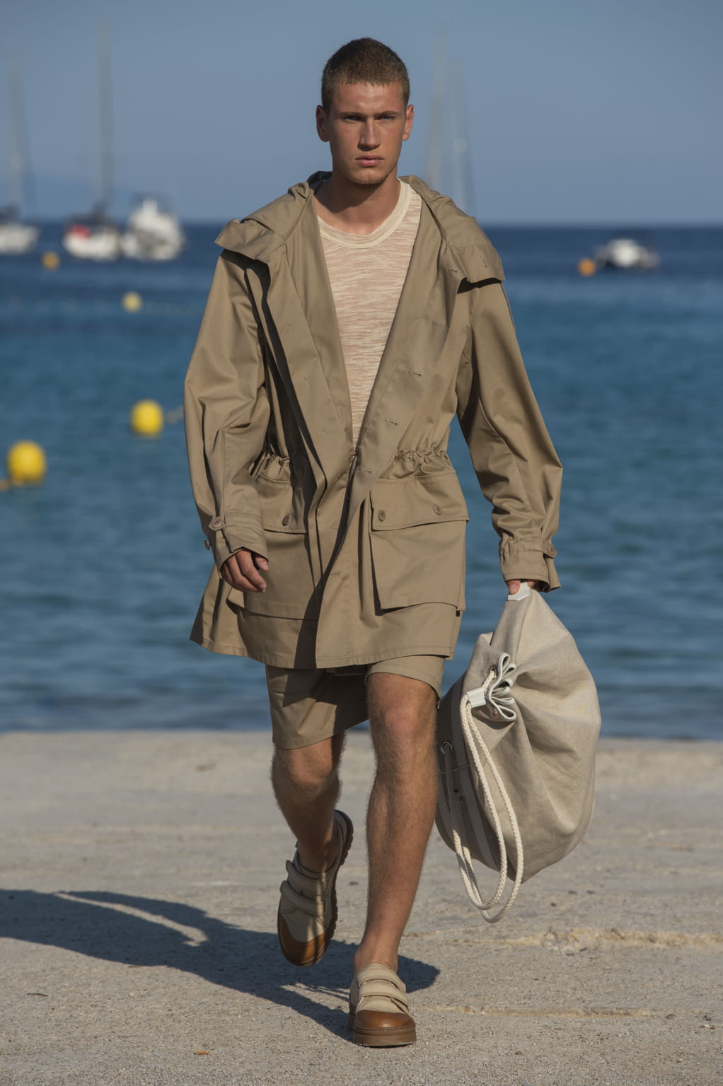 Fashion Week Paris Spring/Summer 2019 look 12 from the Jacquemus collection menswear