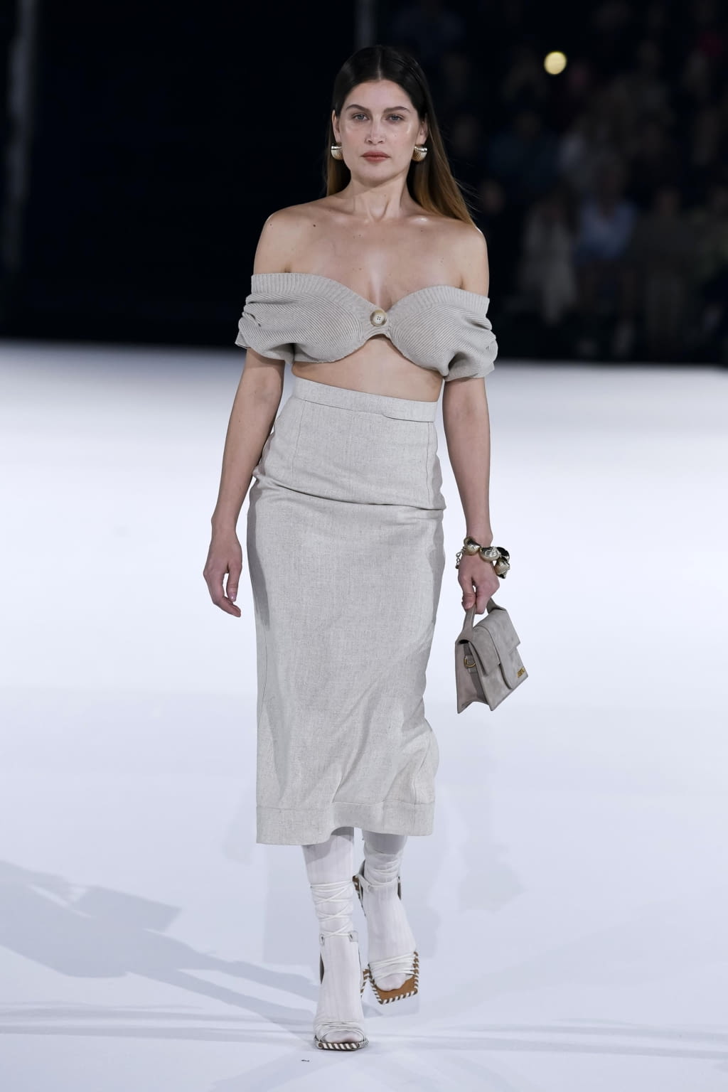 Fashion Week Paris Fall/Winter 2020 look 1 de la collection Jacquemus womenswear